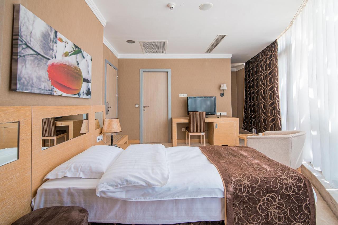 Alau Hotel Astana Eksteriør bilde