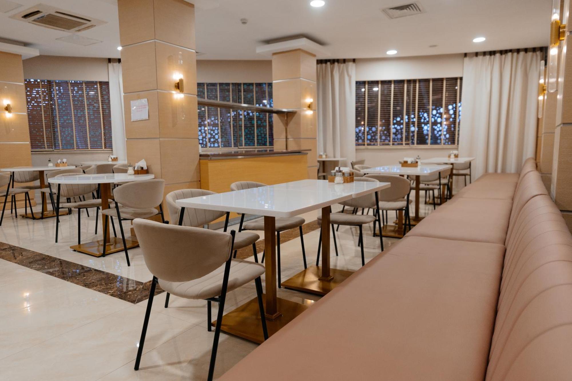 Alau Hotel Astana Eksteriør bilde