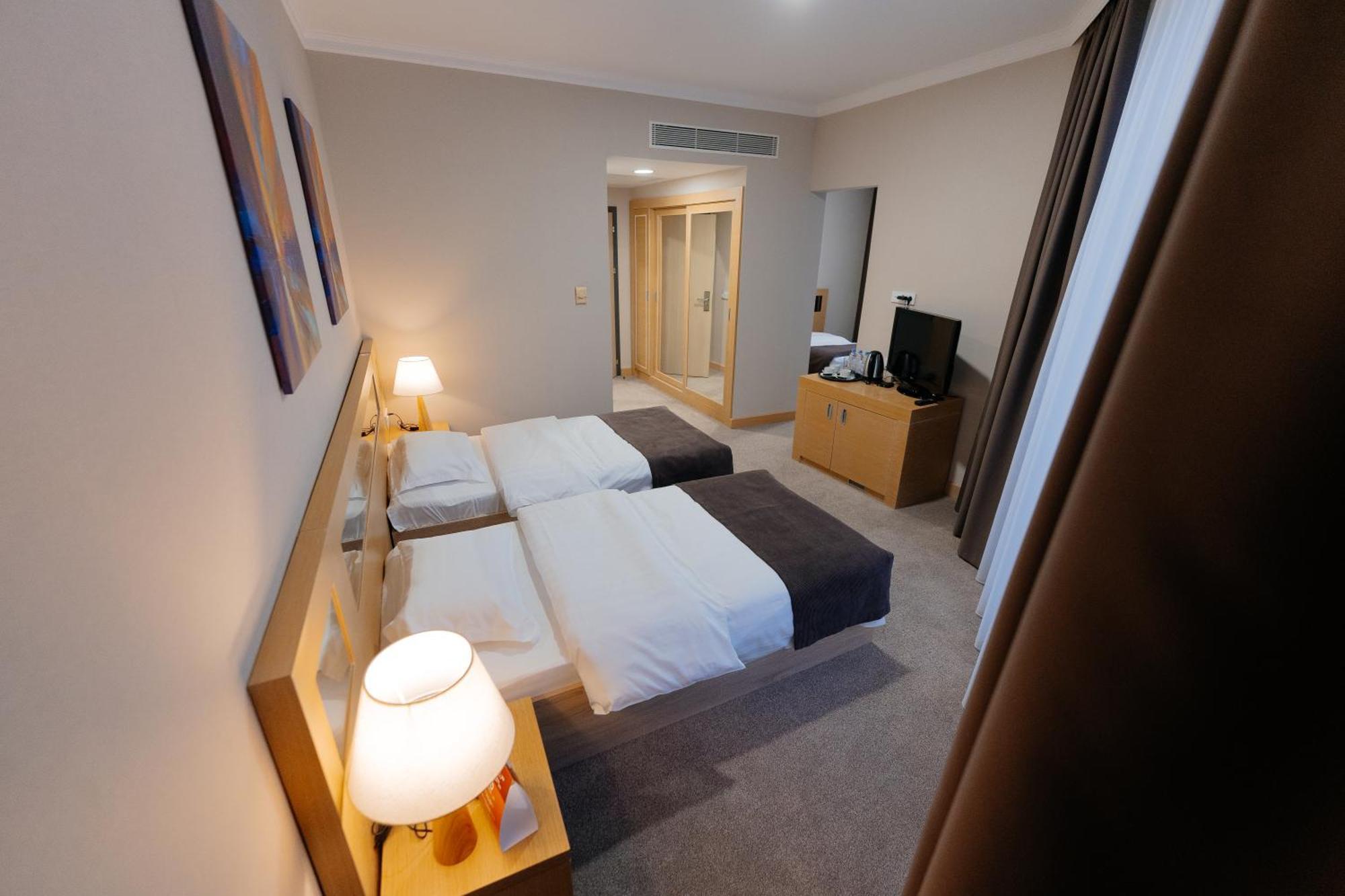 Alau Hotel Astana Eksteriør bilde