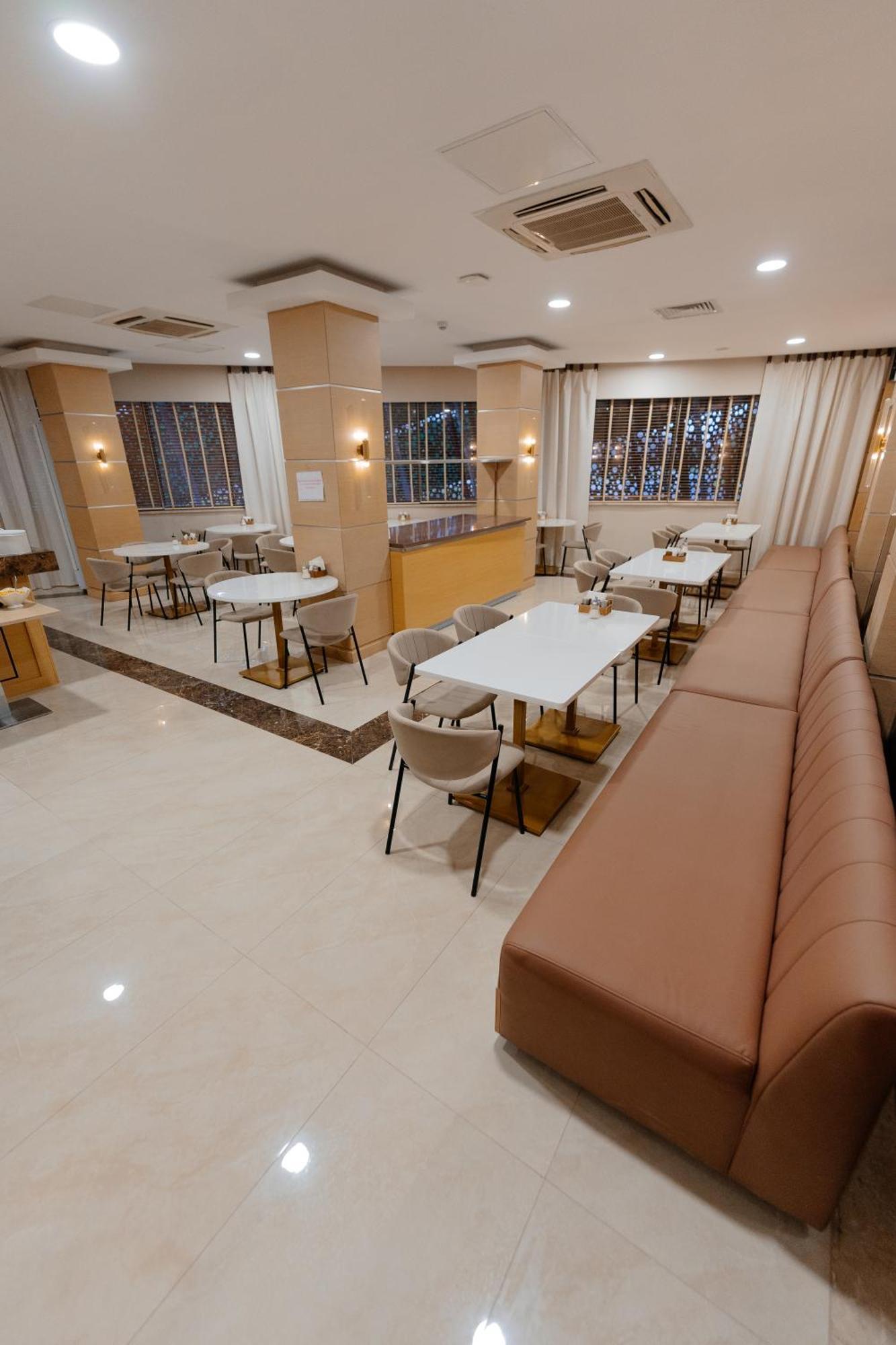 Alau Hotel Astana Eksteriør bilde