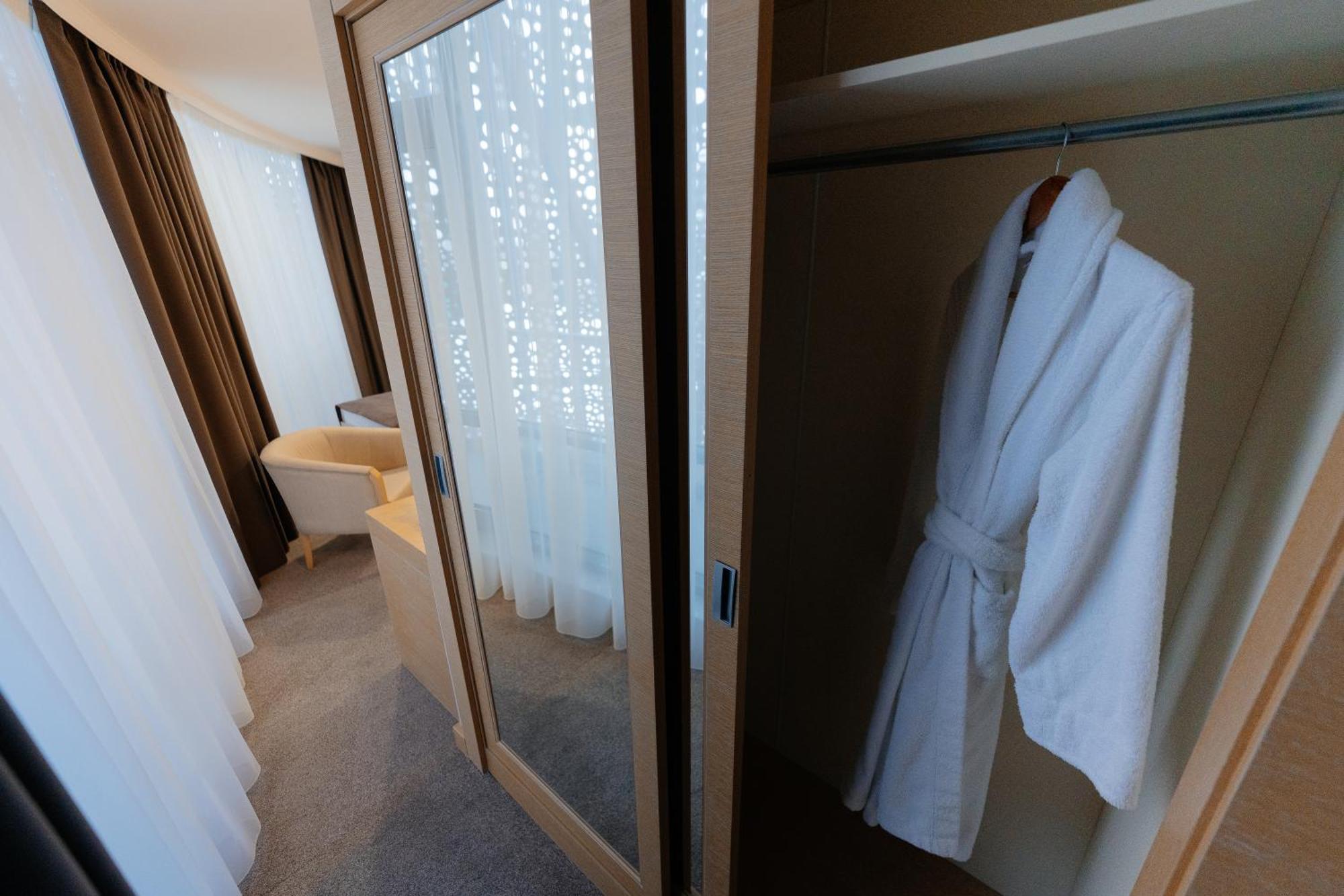 Alau Hotel Astana Eksteriør bilde